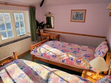 Upstairs twin bedroom, Jasmine Cottage self catering holiday accommodation, near Bath, Wiltshire