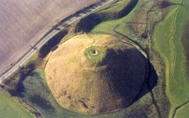 Silbury Hill Silbury Hill, Jasmine Cottage self catering holiday accommodation, near Bath, Wiltshire